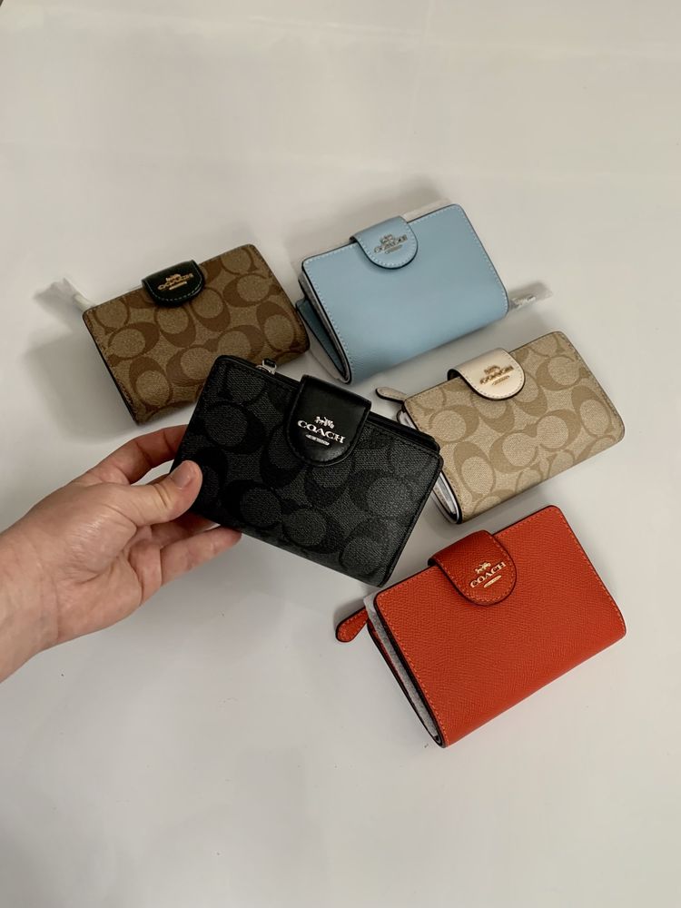 Середній гаманець Corner Medium ZIP Wallet Coach