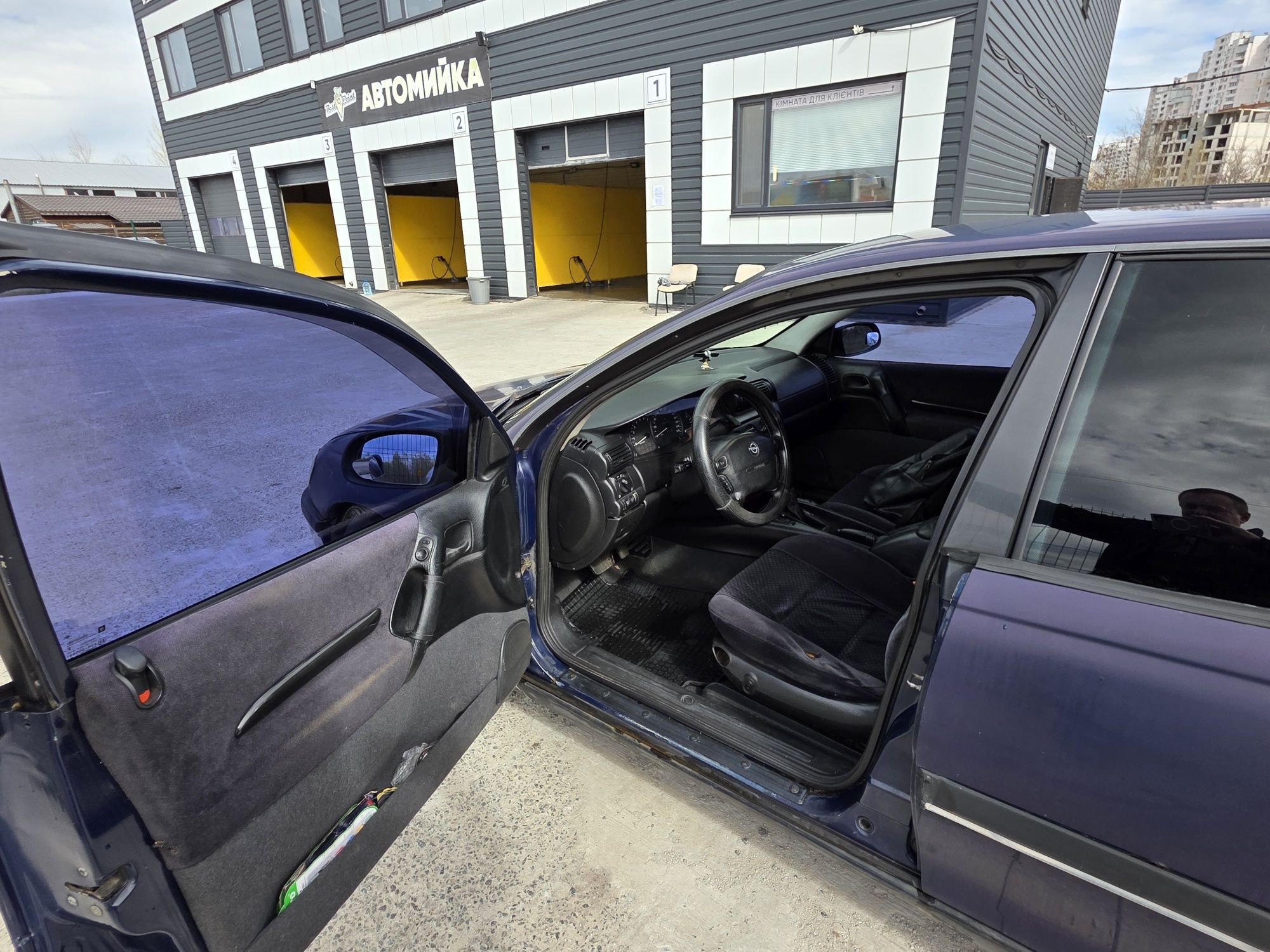 Opel Omega B 2.0 AT газ/бензин