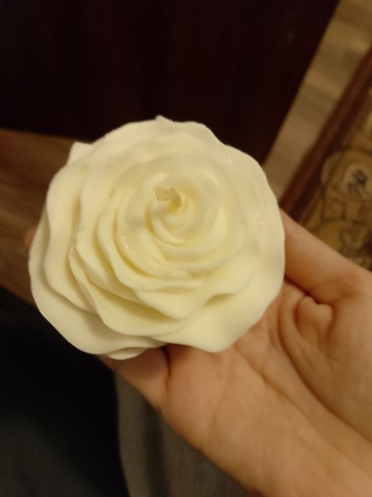 Ręcznie robiona świeca sojowa o zapachu róży