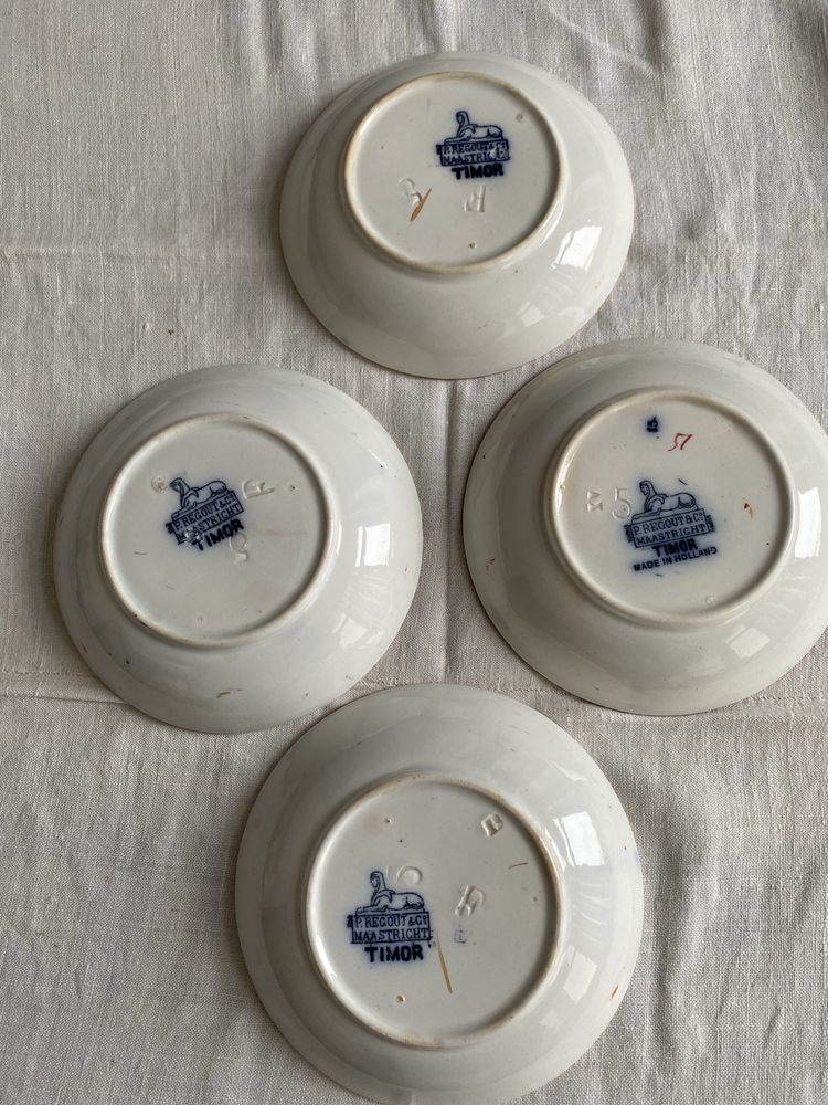 4 pratos louça (indonesios)