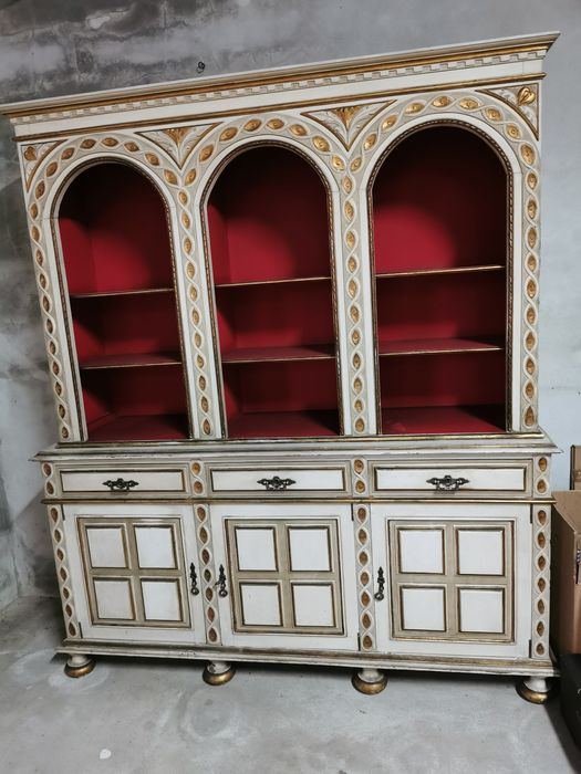 Louceiro ou móvel de sala