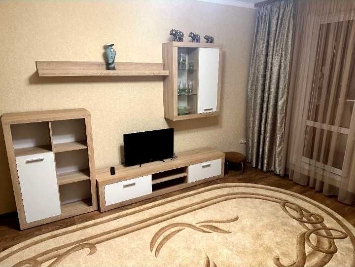 Срочно продам 3х комн кв район м Дворец Спорта 5/9 с ремонтом, меб