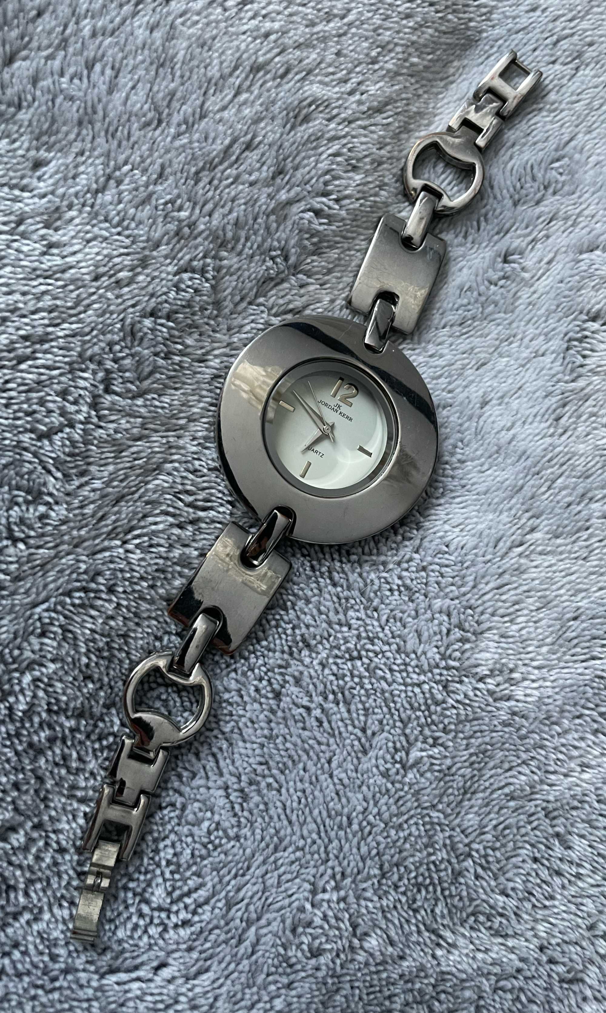 Zegarek kolor srebrny