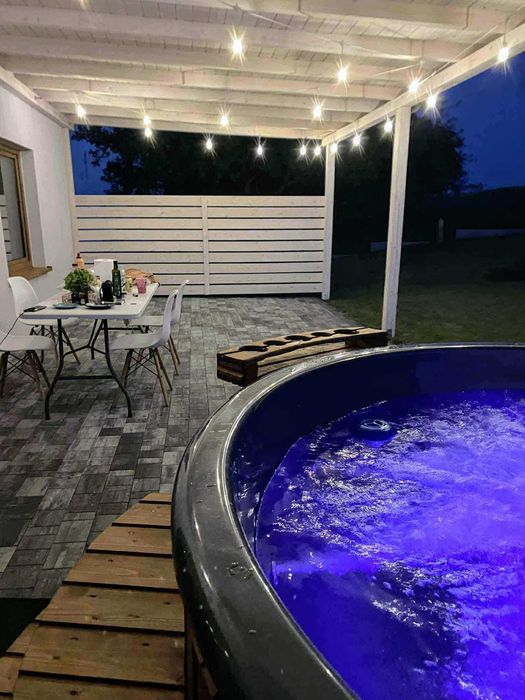 Domek z jacuzzi nocleg bilard, grill, ognisko, boisko, dmuchaniec.