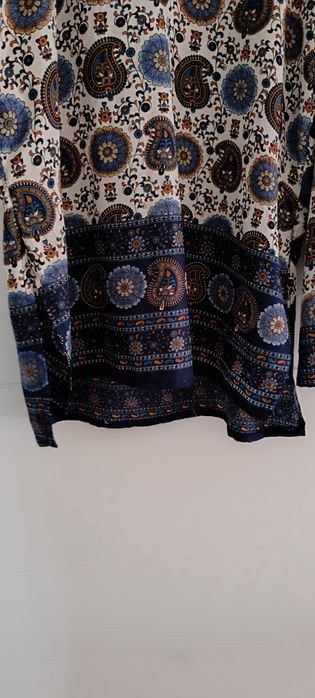 Túnica viscose padrão tons azul. Usada