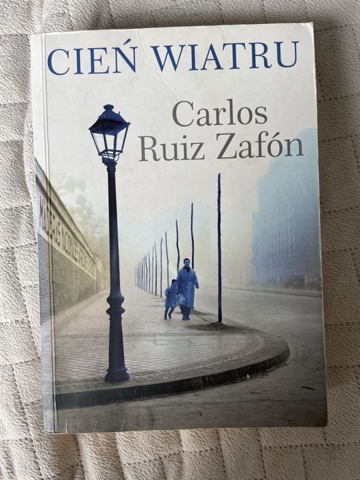Książka „Cień wiatru” Carlos Ruiz Zafon