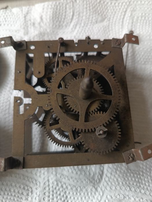 Zestaw starych zegarów mechanizmów chodzik, Oris i kukułka