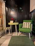 Conjunto Cadeirão + Mesa Apoio + Banco Almofadado + Almofadas Verdes