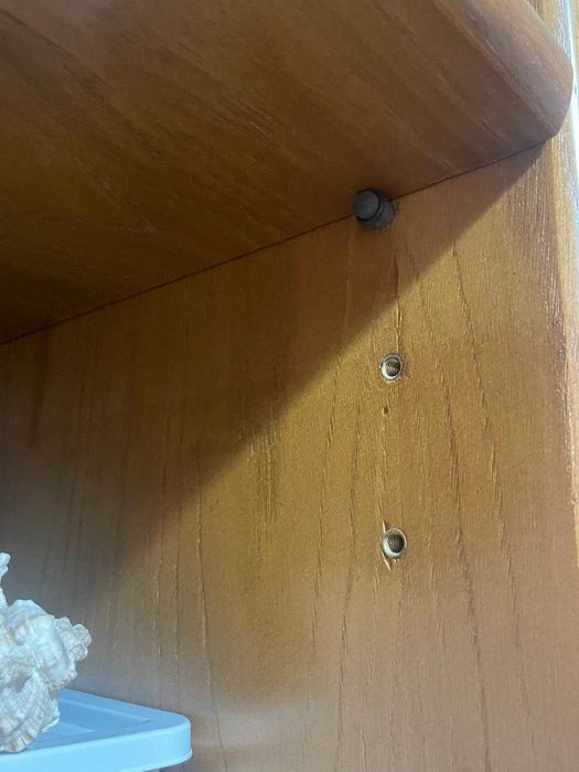 Cómoda de gavetas com prateleiras alteráveis