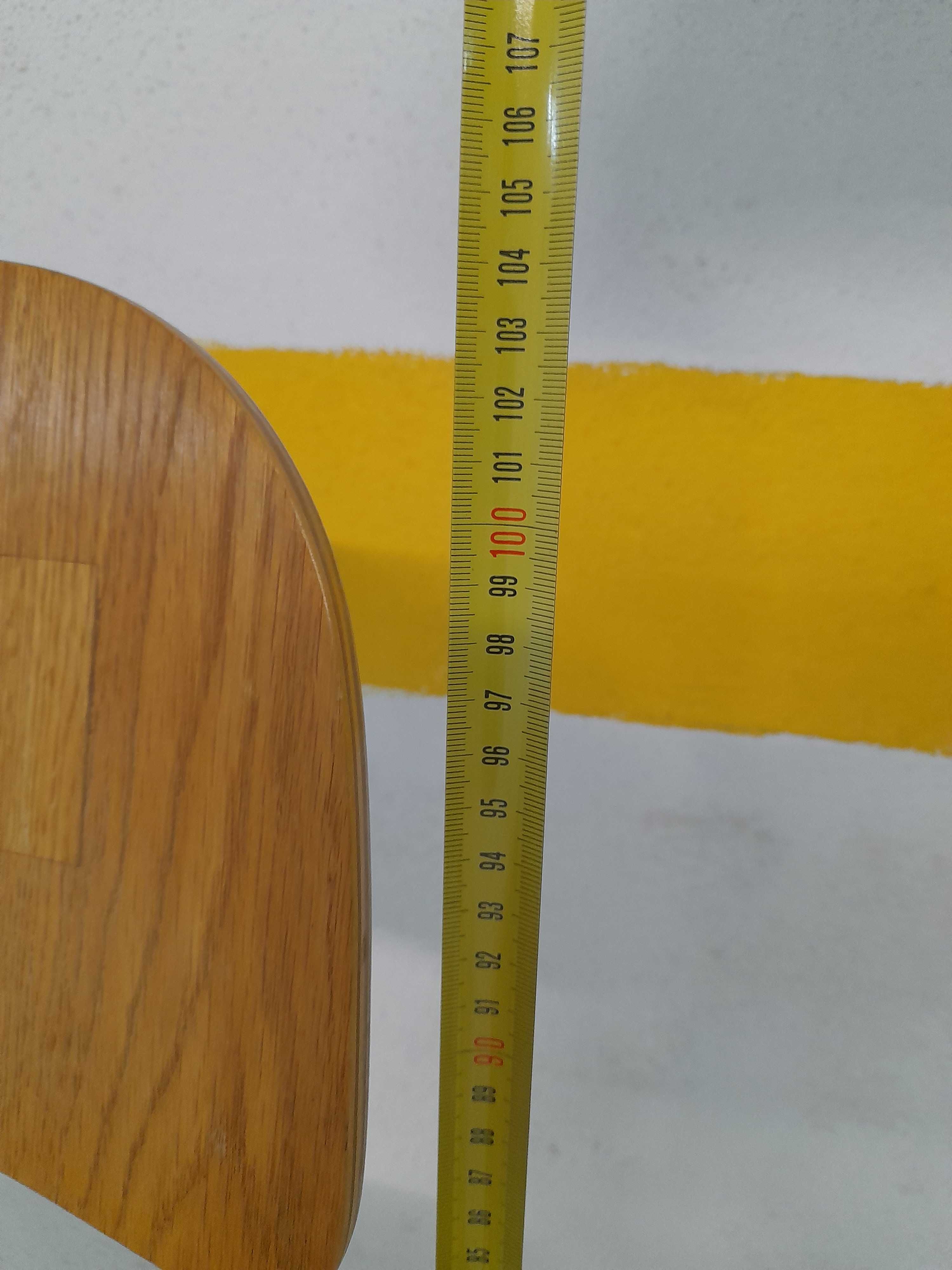 Banco alto/cadeira cerca de um metro, dobravel facil arrumação