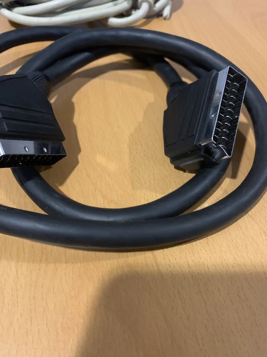 4x Cabos Scart + 2x cabos de série impressoras + oferta pack brindes