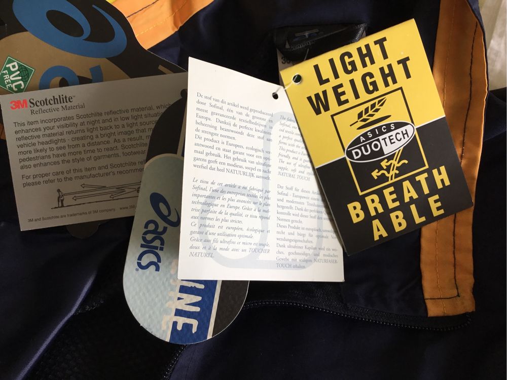 Ветровка Asics спортивная .
