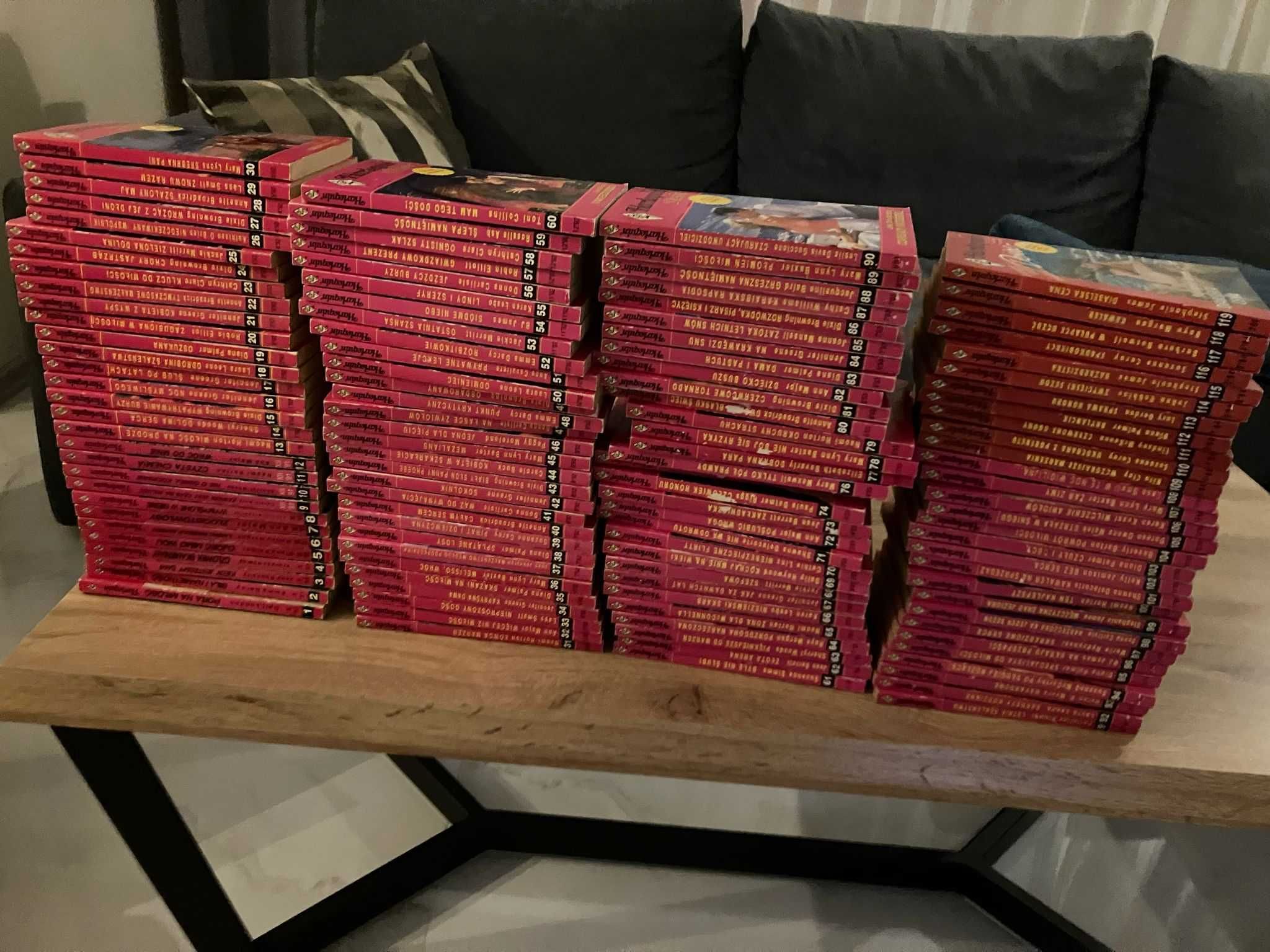 Seria różowa książek Harlequin Desire – 119 sztuk, 1 zł/1 szt