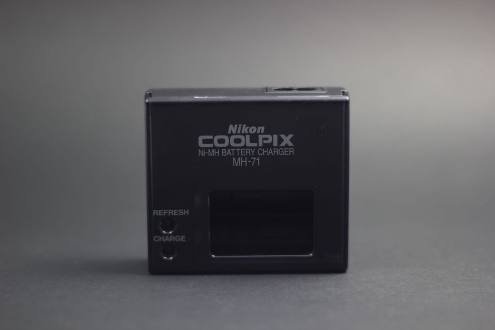 Nikon CoolPix Carregador MH-71