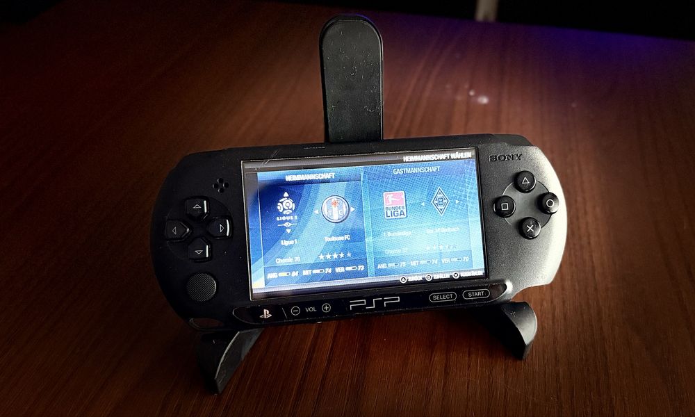Sony PSP E 1004 Black – w pełni sprawn + ładowarka