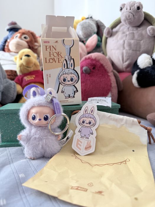 Labubu Pin for Love Letra E - Lilas  https://vm.tiktok.com/ZGdaQWkbN/