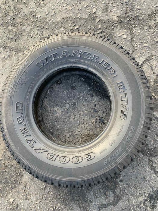Шинa 235/75 R15 1шт Goodyear всесезон 10мм