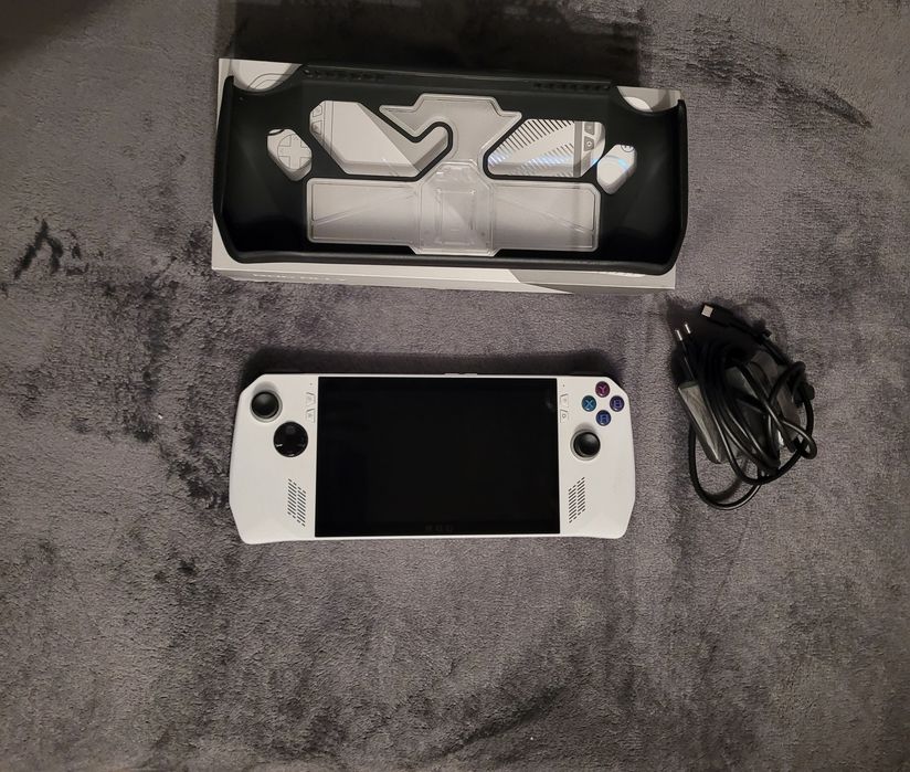 Asus rog ally Z1 extreme + etui