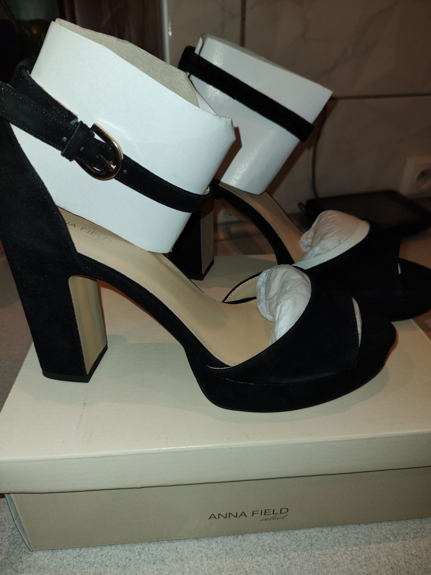 Buty firmy ,, Anna Field,, rozm.41