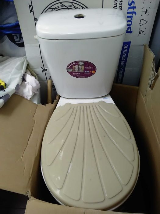 чаша унитаза, бачки, крышки, умывальник (б/у)