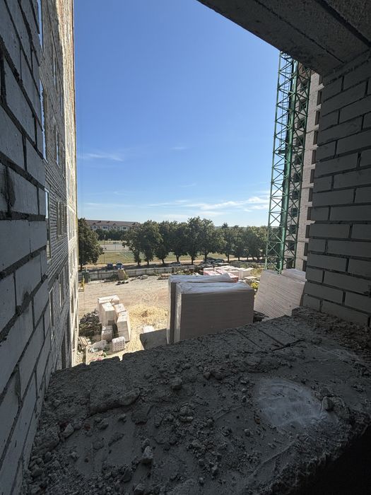 Велика 2кімнатна квартира з терасою в Континенті 4 черга