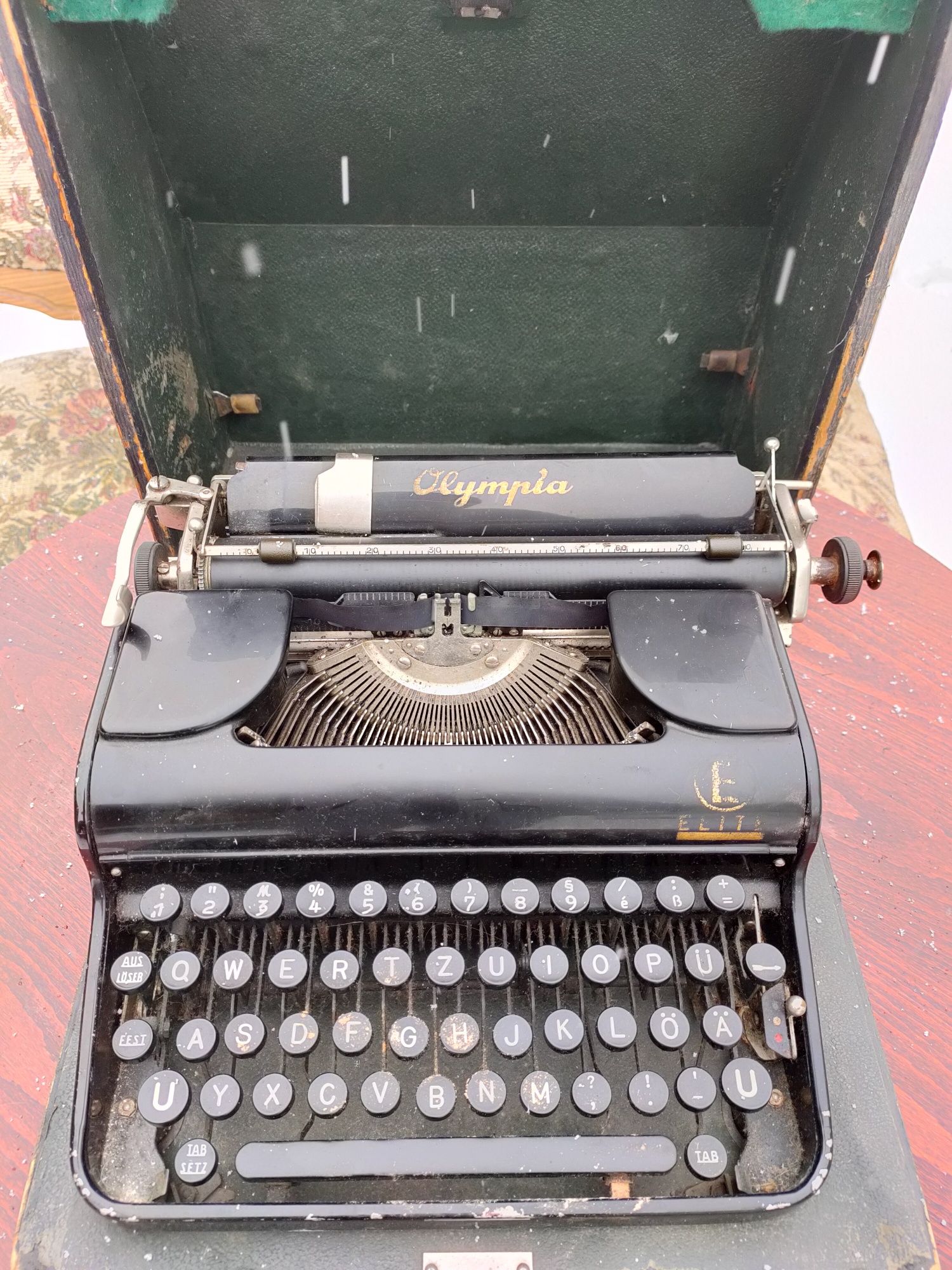 Stara maszyna do pisania Olympia antyk prl/ maszyna do pisania