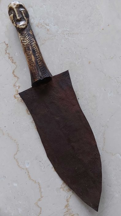 nóż plemienia Lega z Kongo