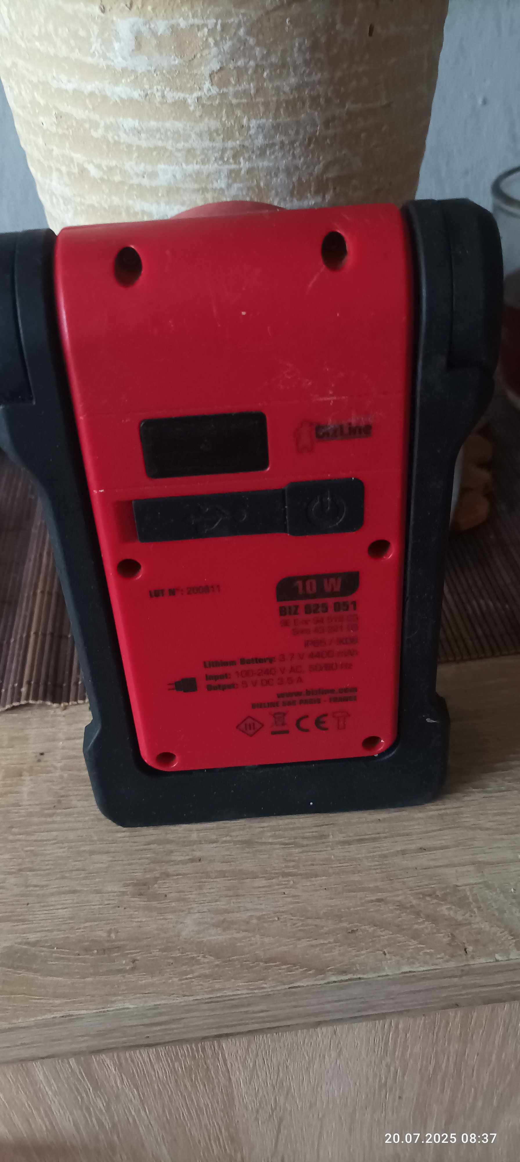 Akumulatorowy mini reflektor budowlany LED 10 W