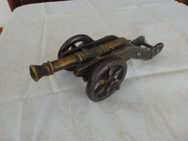 Mini canhão em bronze