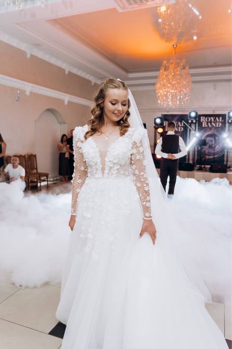 Ніжна весільна сукня