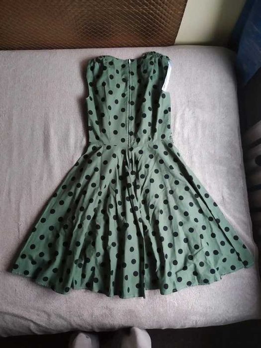 Bawełniana rozkloszowana sukienka w grochy