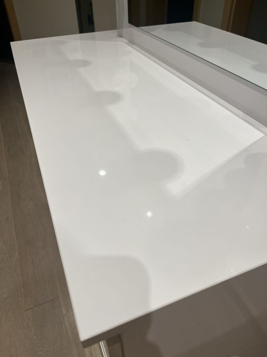 Toaletka kosmetyczna z szyfladami