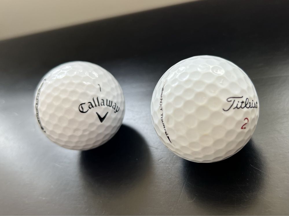 Мʼячики для гольфу. Callaway superhot golf balls. Titleist nxt tour