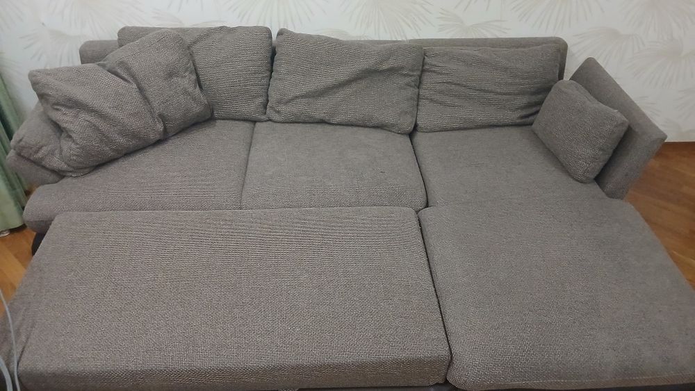 Продам срочно итальянский диван в идеальном состоянии с подушками