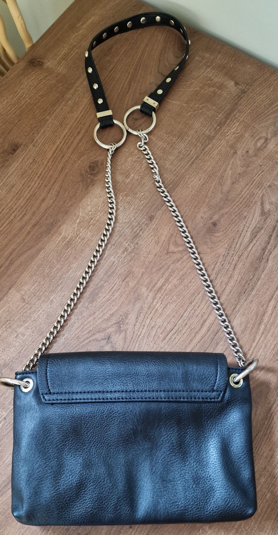 Oryginalna torebka Guess cross body czarna srebrne dodatki kieszonki