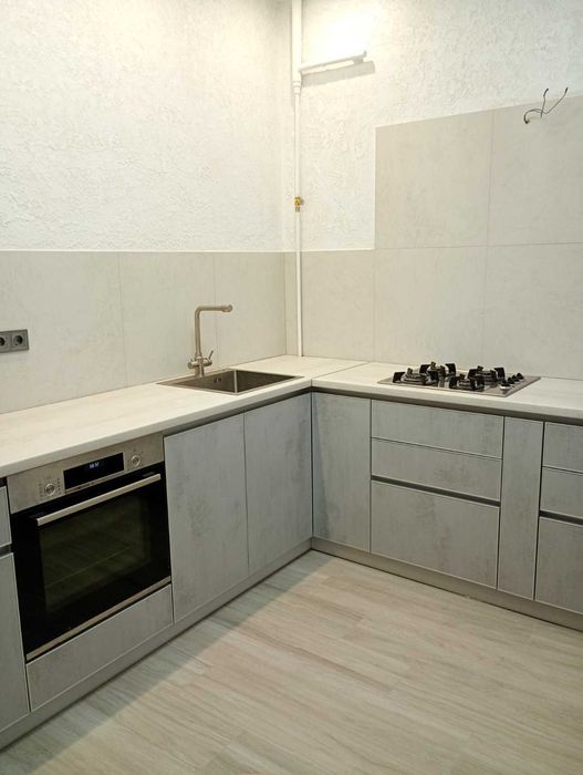 +Продам 2 ком. квартиру ул.Поточная 45000 дол.