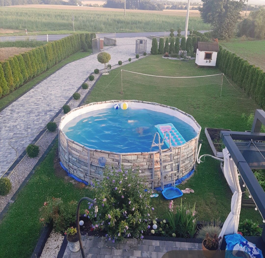 Sprzedam duży basen 4,88 x 1,2 z drabinką i pompką