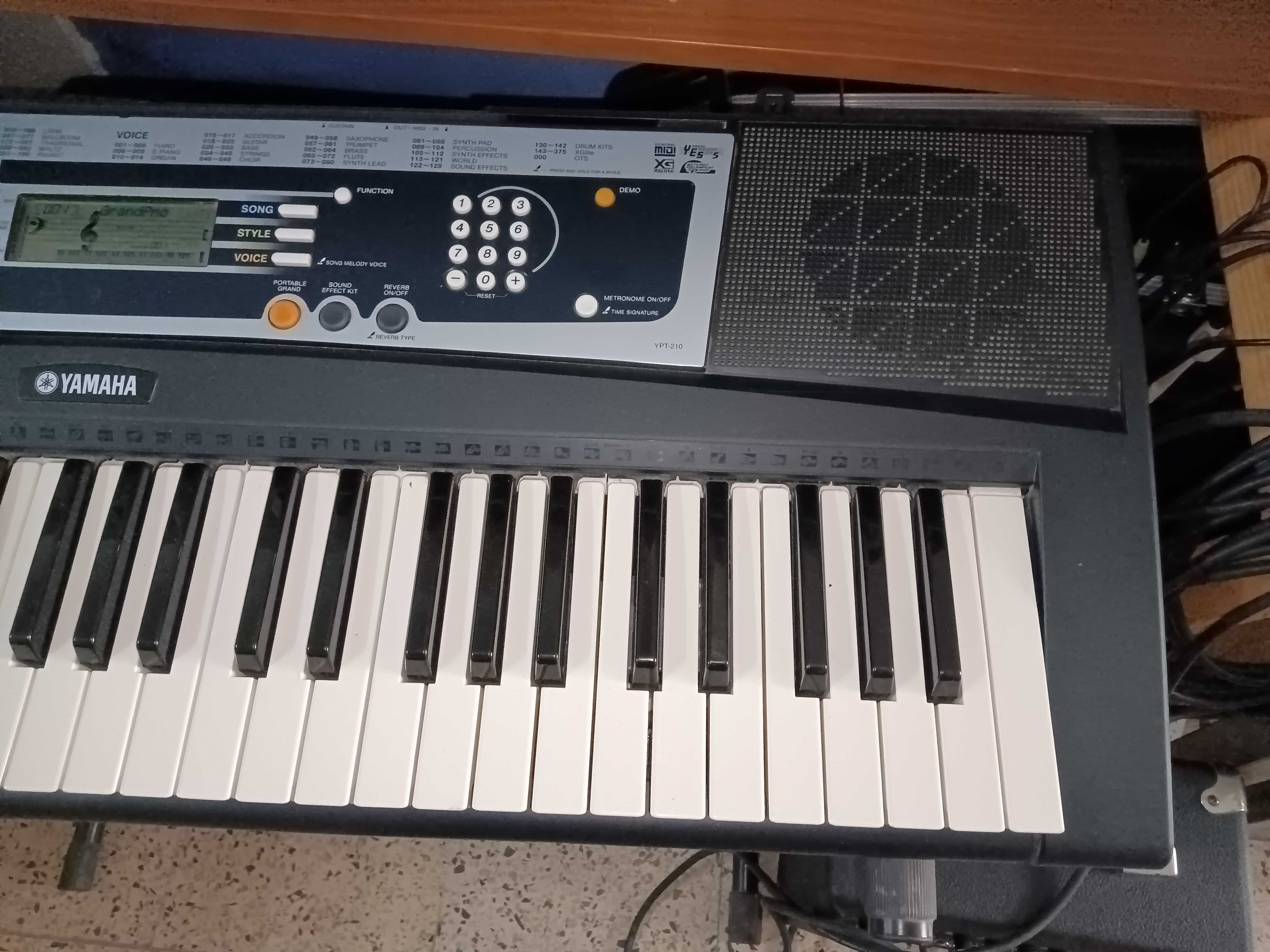 2 teclados a funcionar corretamente
