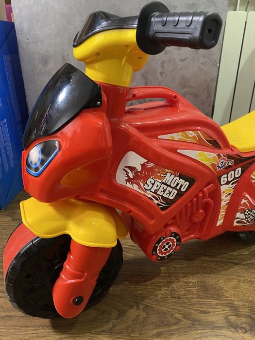 Toys Дитячий беговел