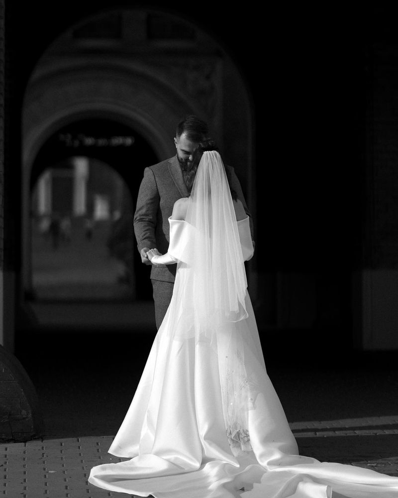 Класична весільна сукня зі зйомними рукавами