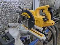 Ukośnica pila elektryczna DeWalt DWS 773 QS 216 mm + SCHEPPACH UMF2000