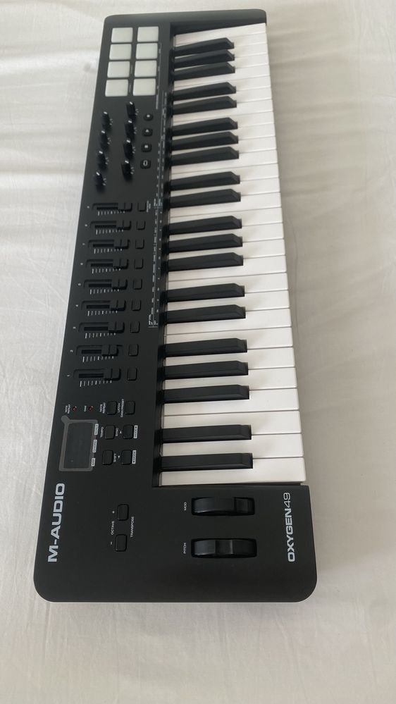 Controlador MIDI M-Audio Oxygen 49