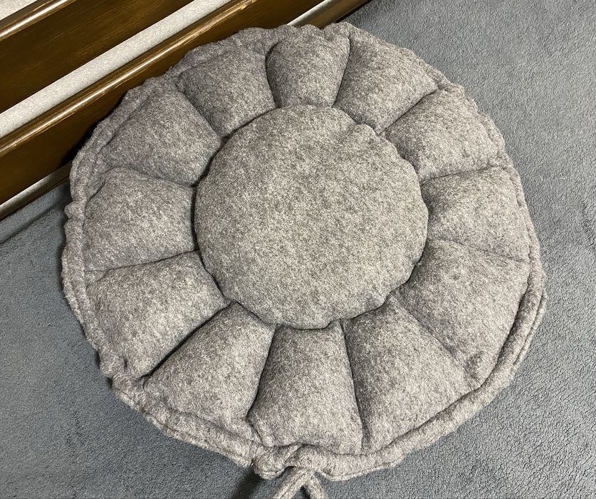 Лежанка для котів та собак