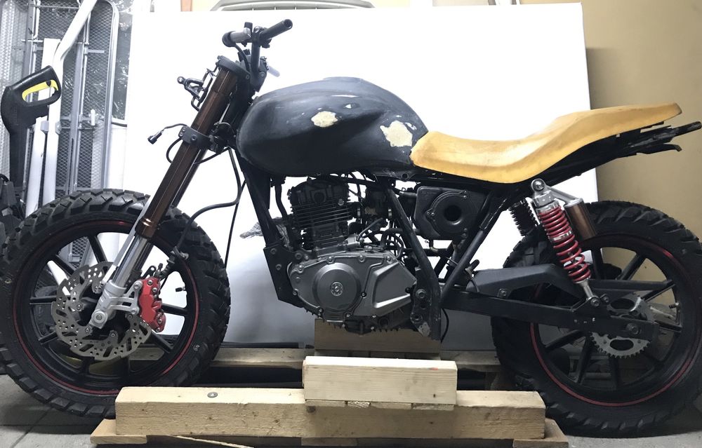 mota transformada  - Keeway RKV - Scrambler