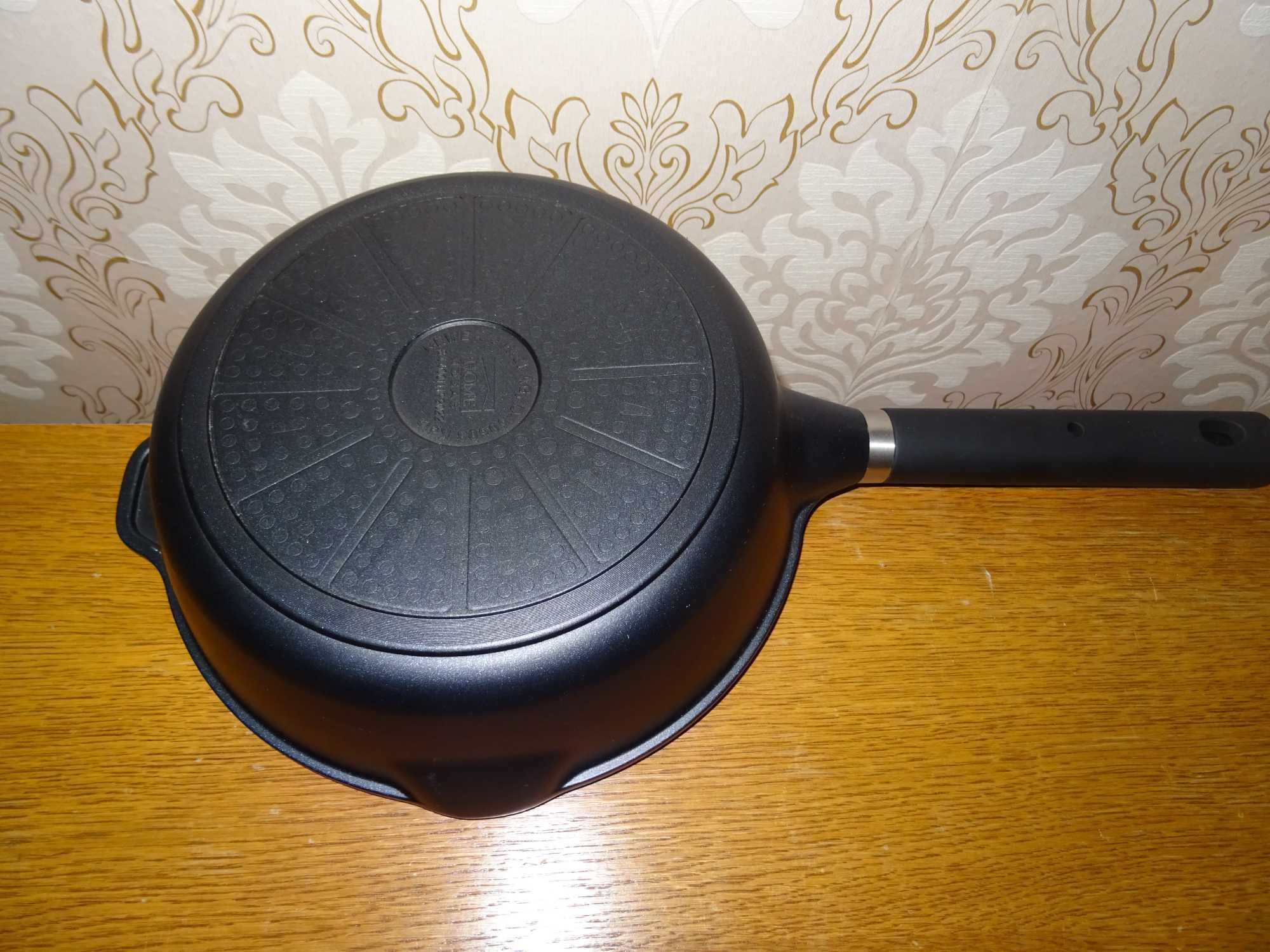 Patelnia tradycyjna Home Ideas 24 cm non-stick (nieprzywierająca)