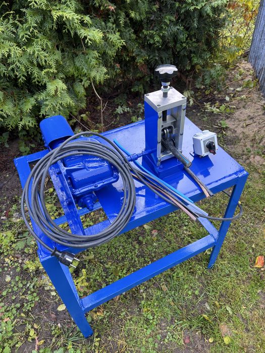 Korowarka do kabli elektrycznych , odizolowywacz na 230 V