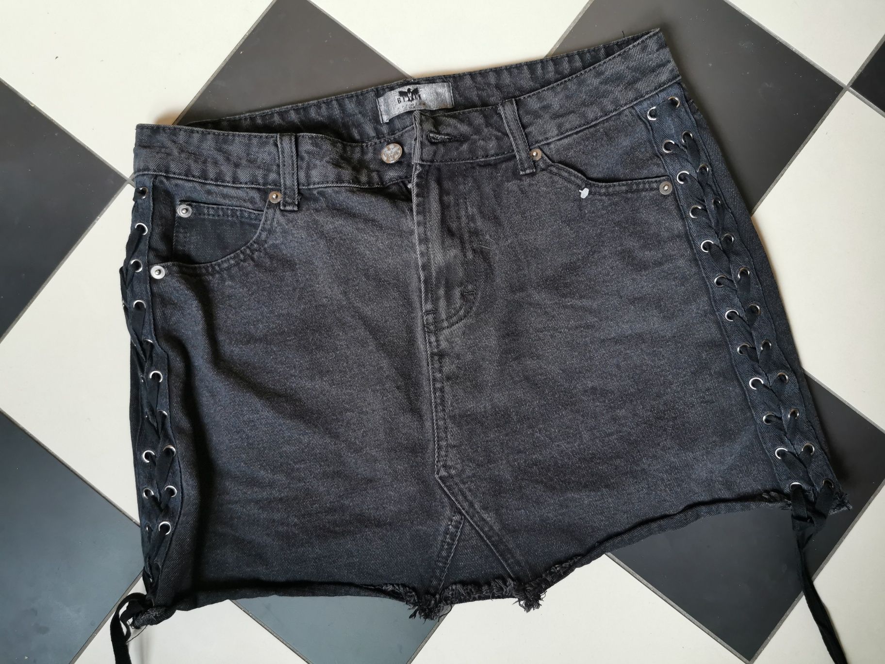 Spódnica mini Black Premium EMP sznurowana jeansowa goth rock killstar