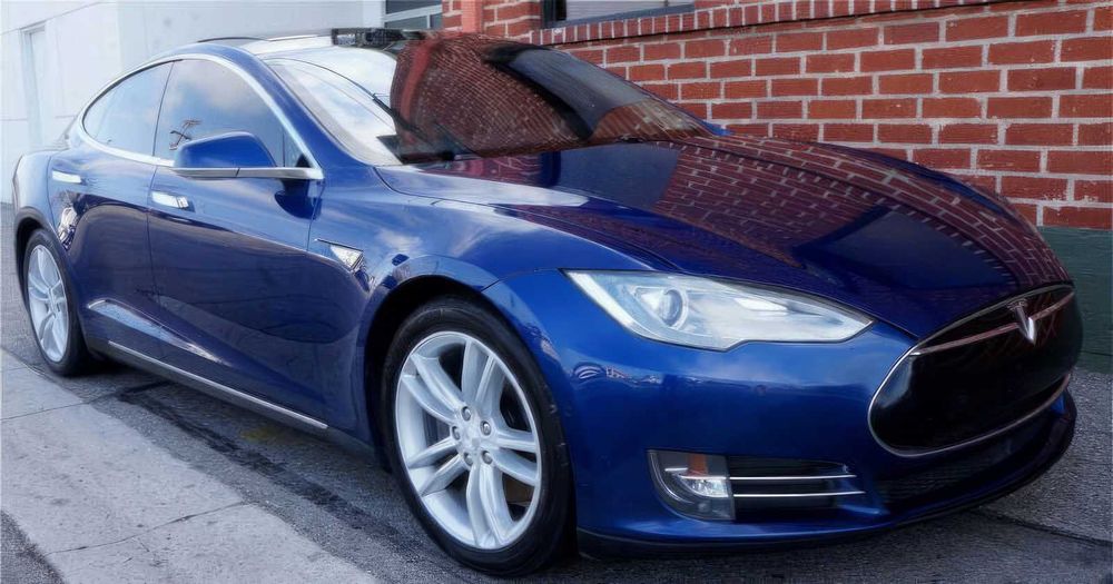 Tesla Model S 90D      2016