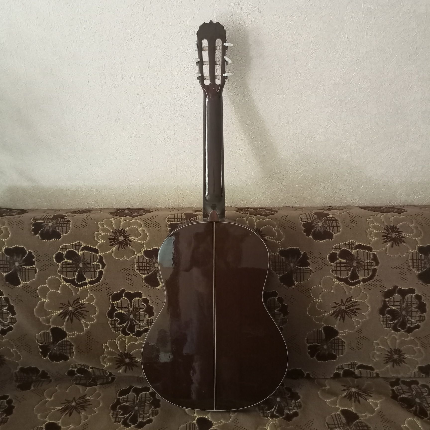 Продам классическую гитару