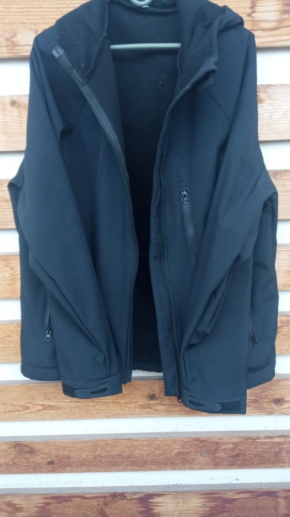 Продам тактическую куртку софт-шел52р.новая,черного цвета